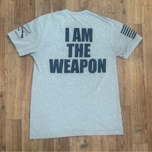 Military Arms Grunt Style I AM THE WEAPON Men’s Medium M Shirt T-shirt Tee Army